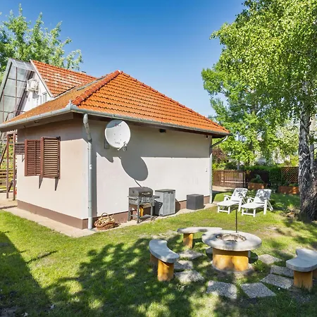 Iris By Interhome